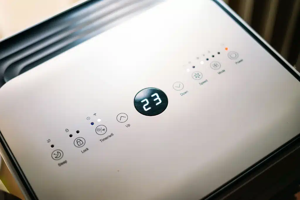 Console de climatisation mobile pour rafraîchir un salon
