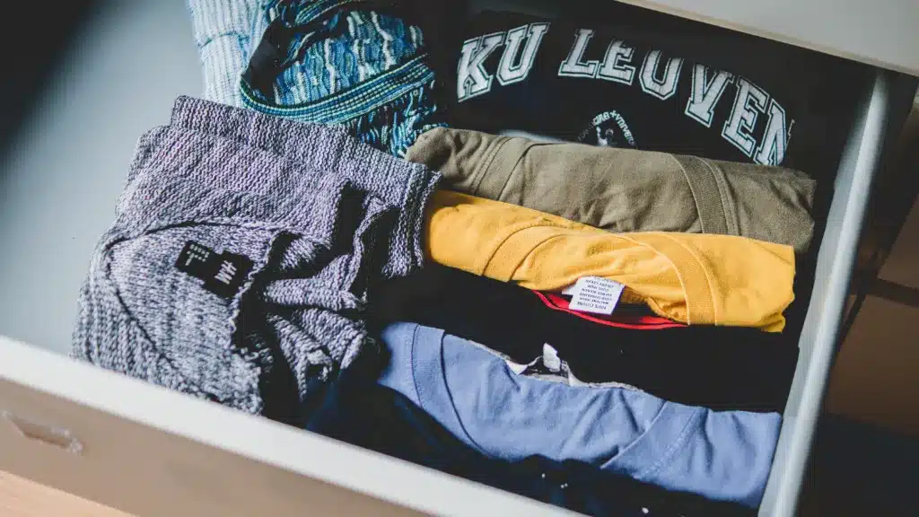 Rangement de vêtement avec méthode de pliage vertical